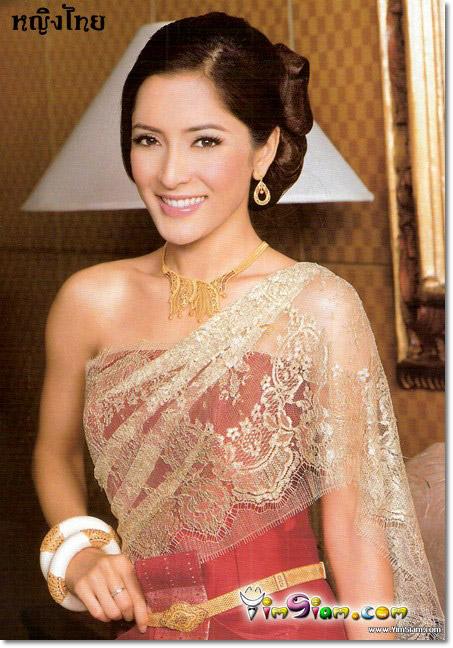ดาราชุดไทย