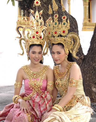 ดาราชุดไทย