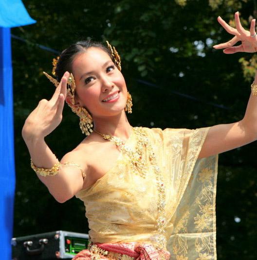 ดาราชุดไทย