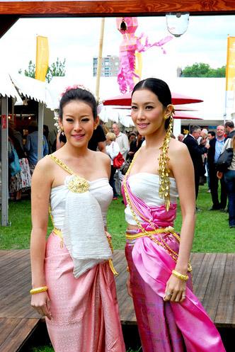 ดาราชุดไทย