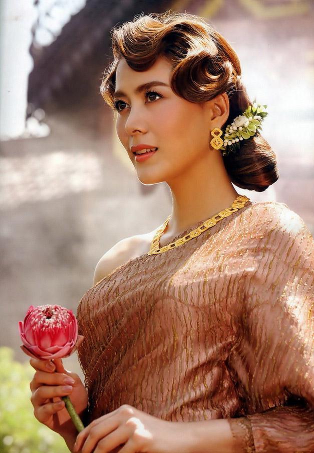 ดาราชุดไทย