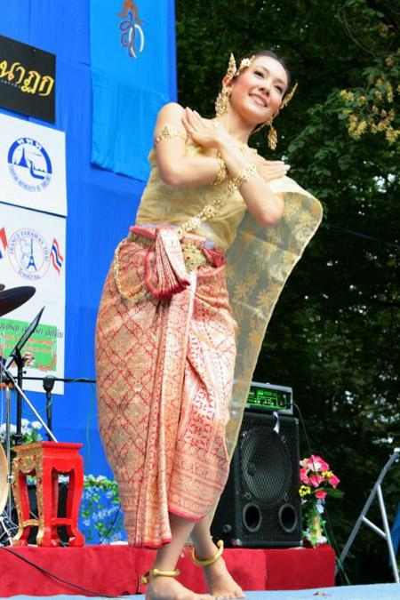 ดาราชุดไทย