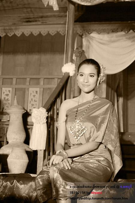 ดาราชุดไทย
