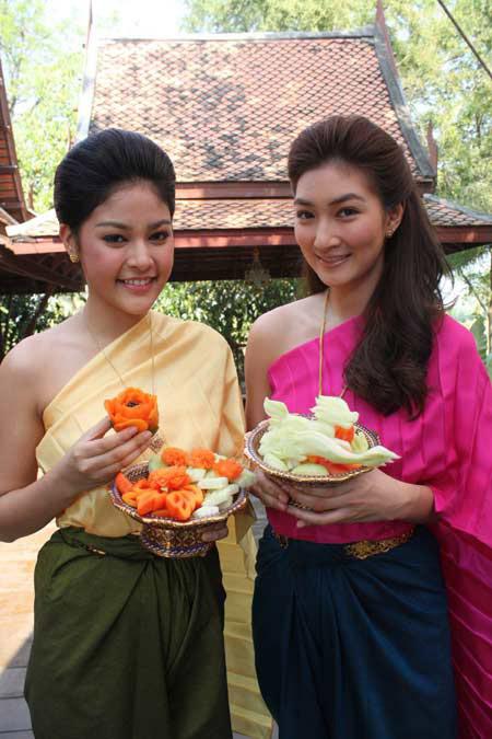 ดาราชุดไทย