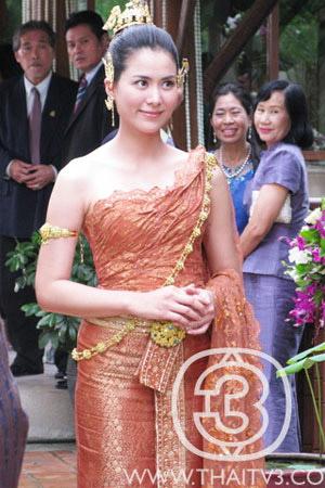 ดาราชุดไทย
