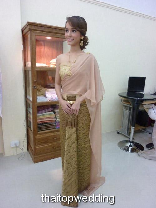 ดาราชุดไทย