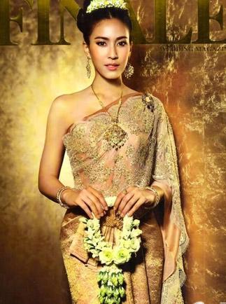 ดาราชุดไทย