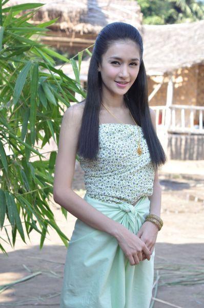 ดาราชุดไทย