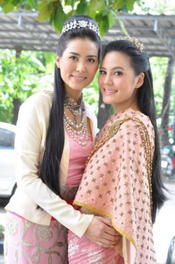 ดาราชุดไทย