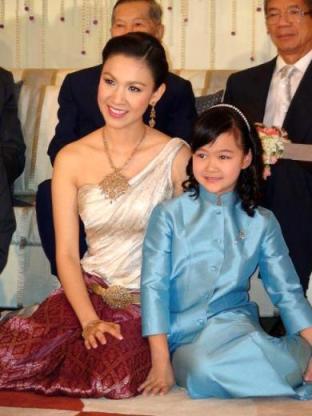 ดาราชุดไทย