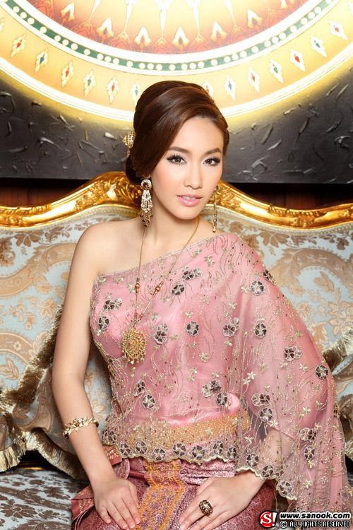 ดาราชุดไทย