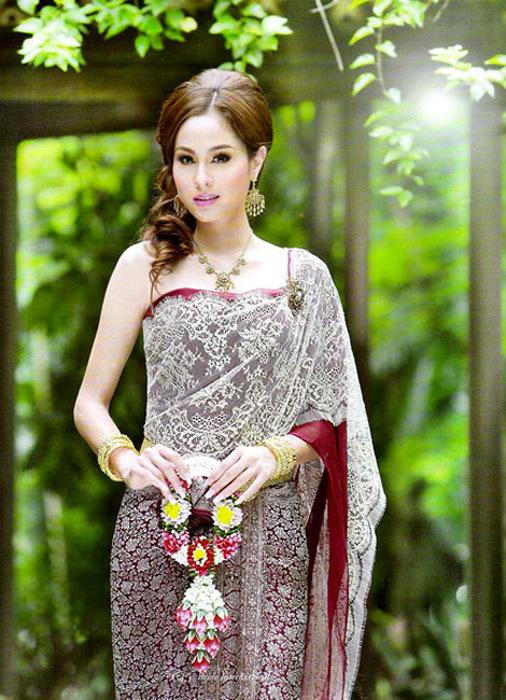 ดาราชุดไทย