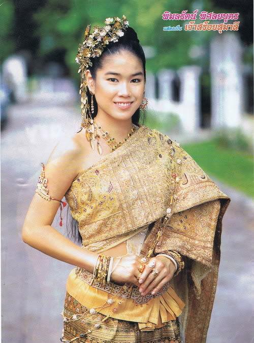 ดาราชุดไทย