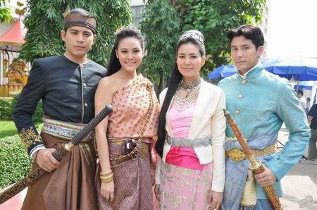 ดาราชุดไทย
