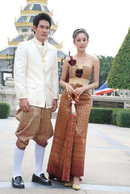 ดาราชุดไทย