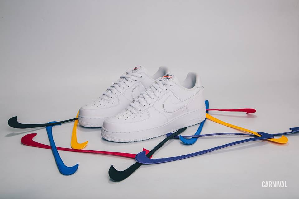 Nike Air Force 1 เปลี่ยนสีโลโก้ได้