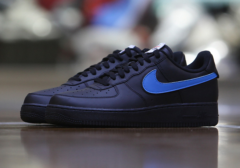 Nike Air Force 1 เปลี่ยนสีโลโก้ได้