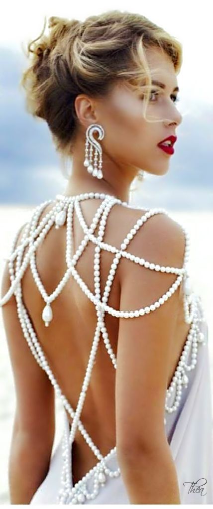 สร้อยคอประดับไหล่ 