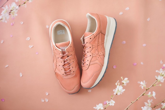 Onitsuka Tiger สีกลีบดอกซากุระ