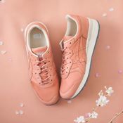 Onitsuka Tiger สีกลีบดอกซากุระ