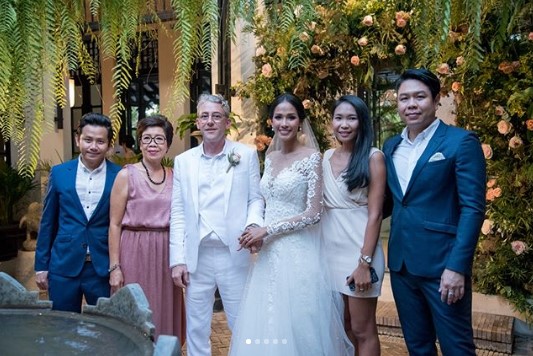 เมญ่า แต่งงาน