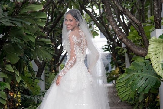 เมญ่า แต่งงาน