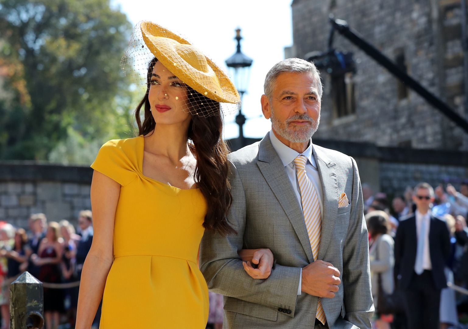 George Clooney นักแสดงฮอลลีวู้ดมาพร้อมภรรยาทนายความสาวชาวอังกฤษ Amal Clooney 