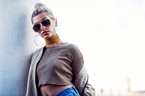 ส่องสไตล์ Hailey Baldwin คู่หมั้น Justin Bieber 