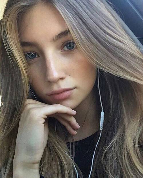 ท่าเซลฟี่บนรถ