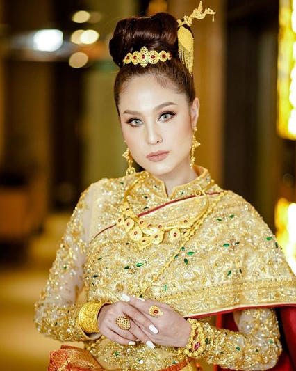 ขวัญ อุษามณี