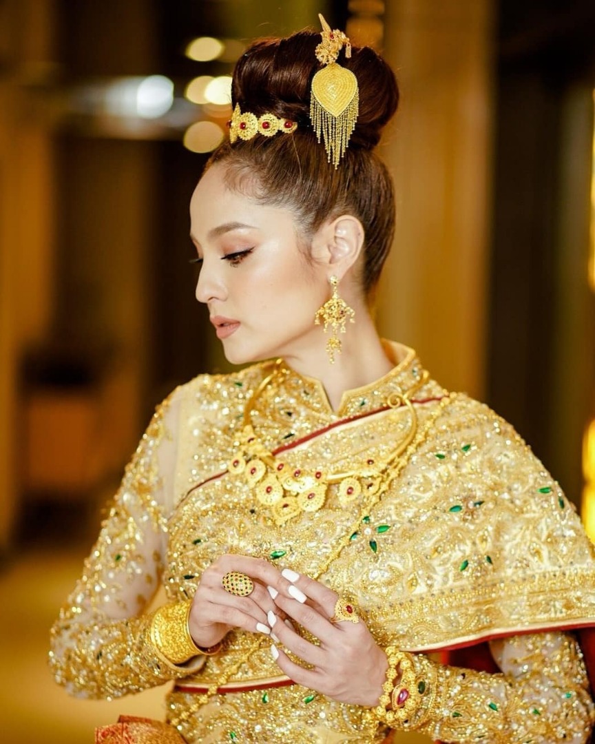 ขวัญ อุษามณี