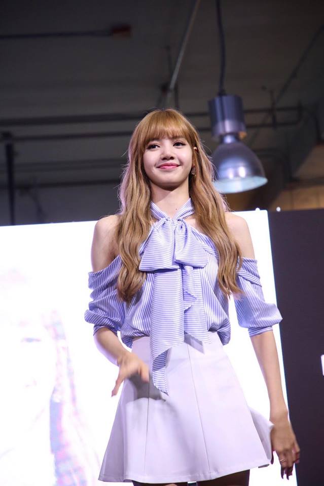 ลิซ่า BLACKPINK ที่งาน 'Moonshot x Lisa the 1st Fan Sign in Bangkok' 