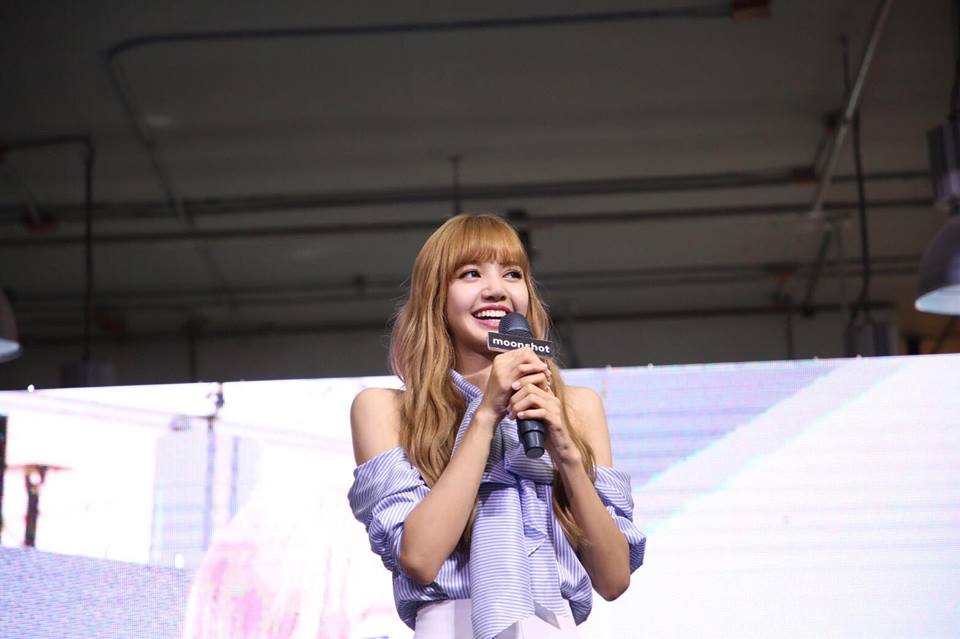 ลิซ่า BLACKPINK ที่งาน 'Moonshot x Lisa the 1st Fan Sign in Bangkok' 