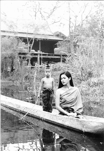 "แหม่ม คัทลียา" สมัยสาวๆ หน้าสวยเหมือน "ญาญ่า อุรัสยา" ประหนึ่งพี่น้องที่พลัดพราก