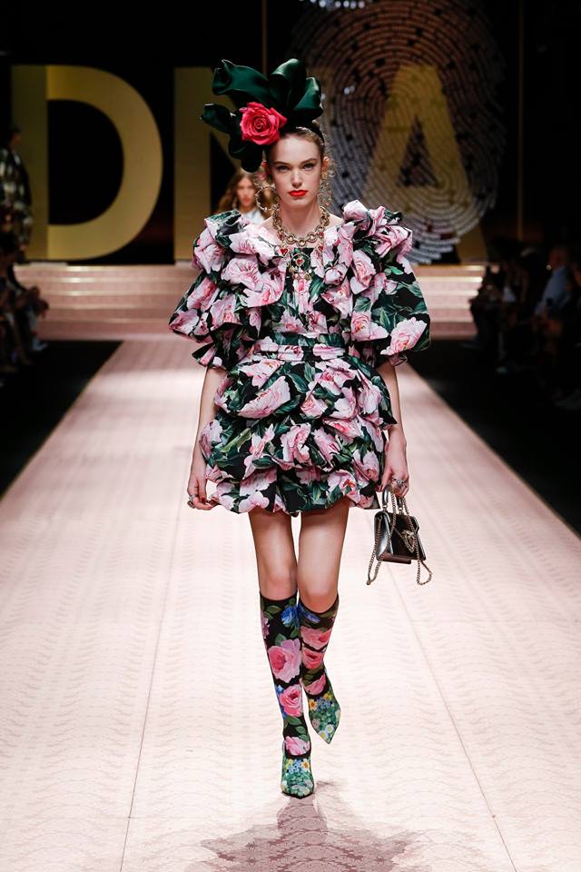 "ใหม่ ดาวิกา" โกอินเตอร์บนรันเวย์ Dolce & Gabbana ตาม "ปู ไปรยา" ไปติดๆ ในซีซั่นนี้