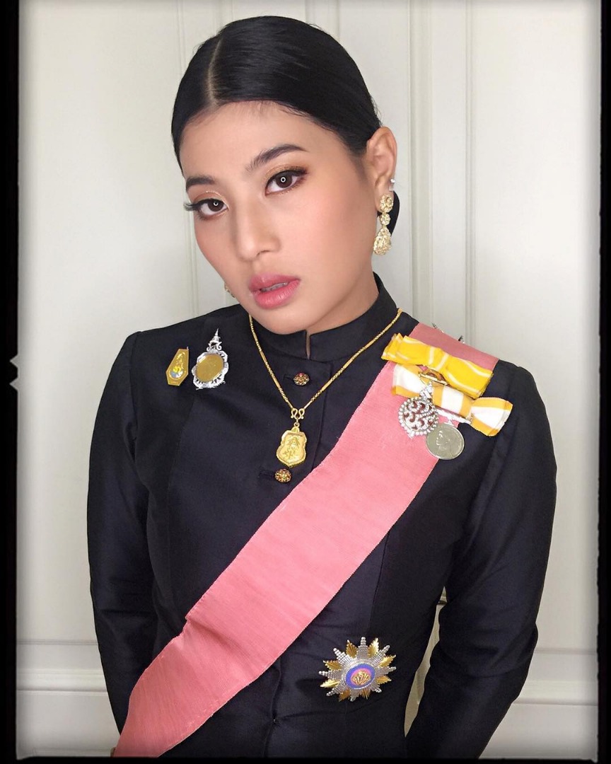 ซูมเมคอัพลุคของ "พระองค์หญิงสิริวัณณวรีฯ" ณ Paris Fashion Week 2018