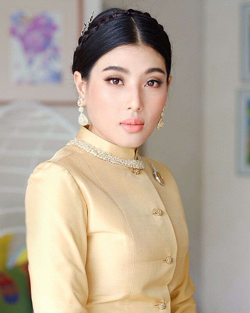 ซูมเมคอัพลุคของ "พระองค์หญิงสิริวัณณวรีฯ" ณ Paris Fashion Week 2018