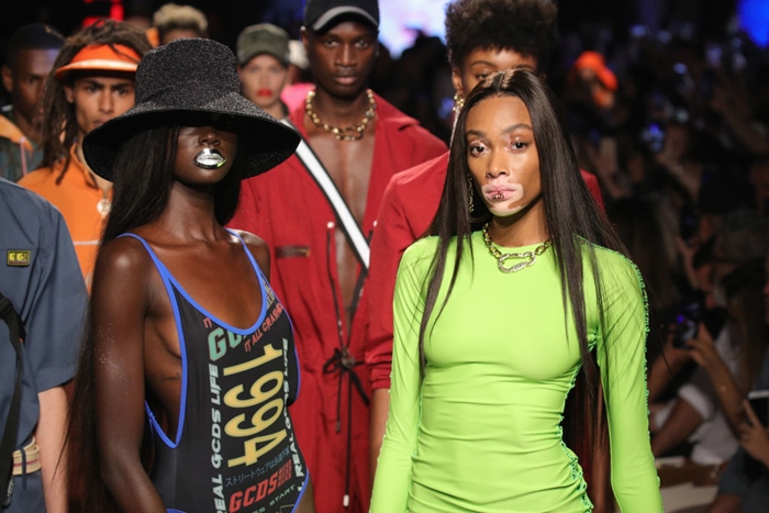 จัดไปเลย! "นม 3 เต้า" บนแฟชั่นโชว์ Milan Fashion Week 2018