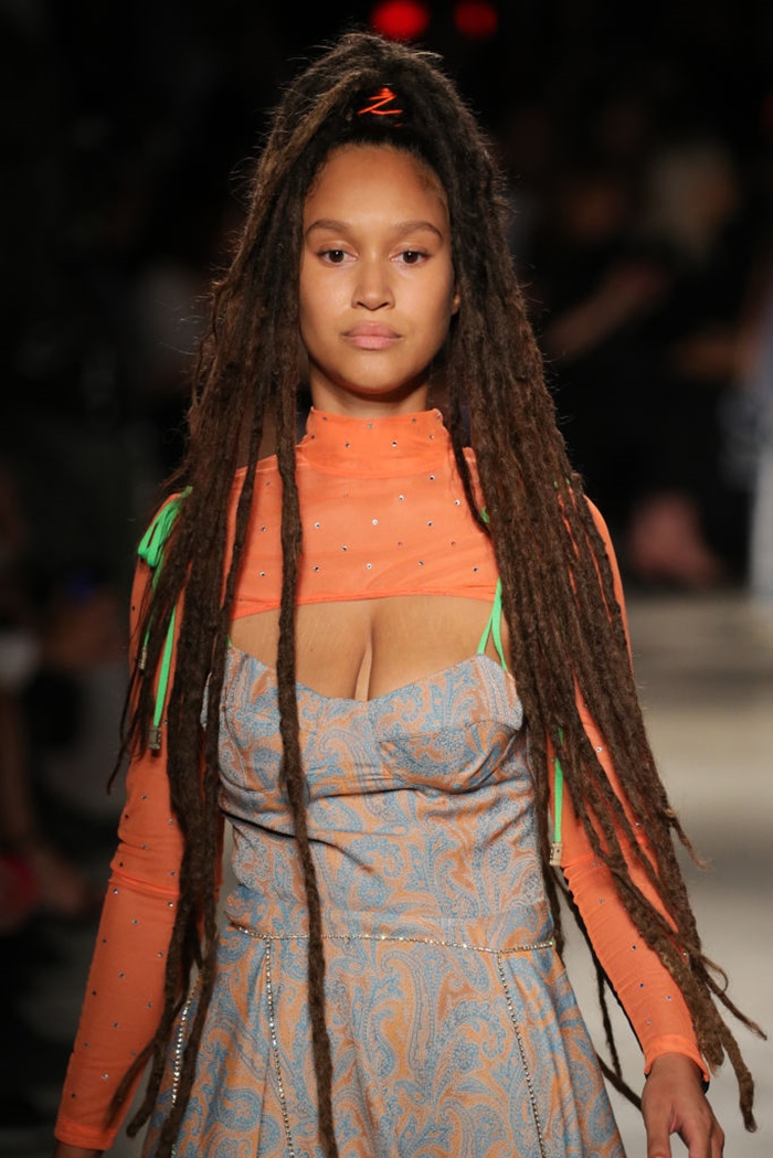 จัดไปเลย! "นม 3 เต้า" บนแฟชั่นโชว์ Milan Fashion Week 2018