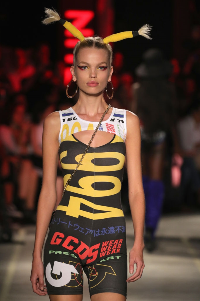 จัดไปเลย! "นม 3 เต้า" บนแฟชั่นโชว์ Milan Fashion Week 2018