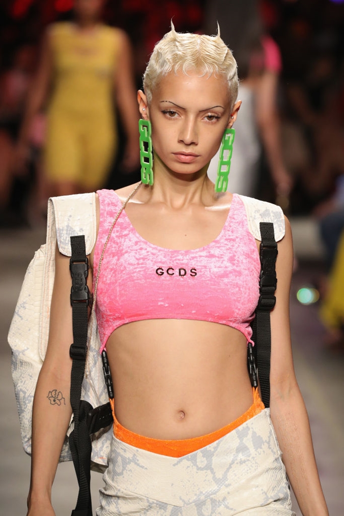 จัดไปเลย! "นม 3 เต้า" บนแฟชั่นโชว์ Milan Fashion Week 2018