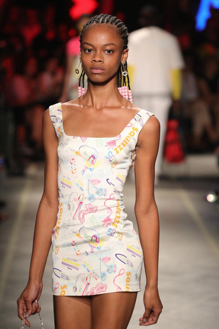 จัดไปเลย! "นม 3 เต้า" บนแฟชั่นโชว์ Milan Fashion Week 2018