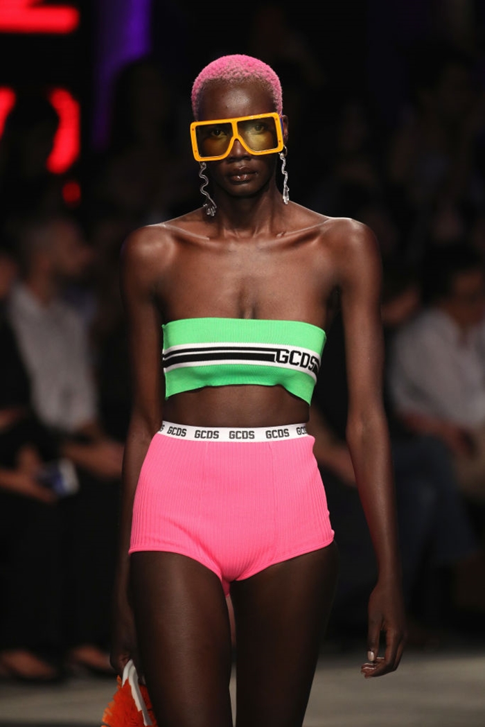 จัดไปเลย! "นม 3 เต้า" บนแฟชั่นโชว์ Milan Fashion Week 2018