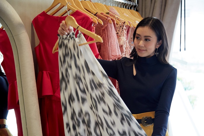 ทริค Mix & Match เสื้อผ้าให้โดดเด่น มีสไตล์ของ 4 กูรูคนดัง พร้อมอัปเดตเทรนด์ปี 2019