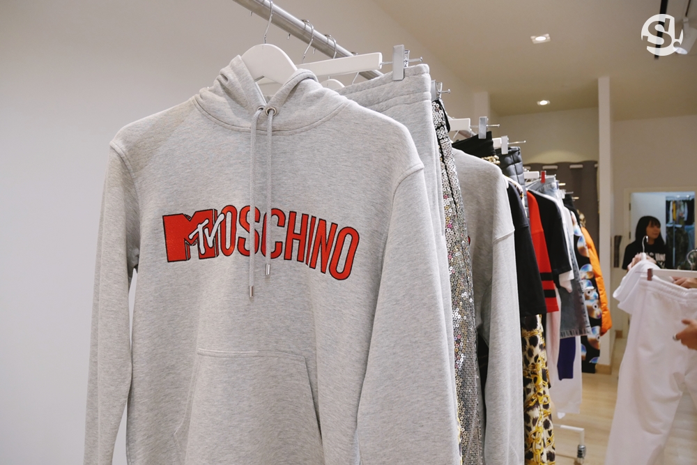 MOSCHINO [TV] H&M คอลเลกชั่นป็อปๆ ส่วนผสมของความหรูหราและความสตรีท