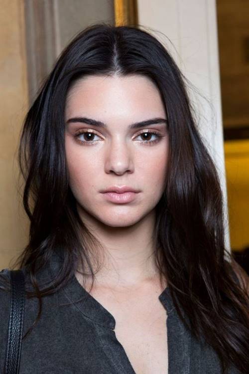 ส่องสไตล์การแต่งหน้านางแบบคิ้วเป๊ะ Kendall Jenner สุดแซ่บ!