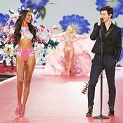 ตามส่องแฟชั่นปังๆ ของ 8 ศิลปินบนรันเวย์ Victoria’s Secret