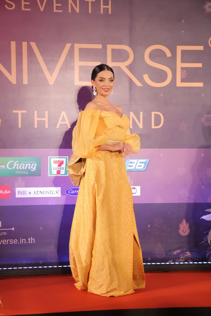มิสยูนิเวิร์ส 2018 ชุดผ้าไหมไทย