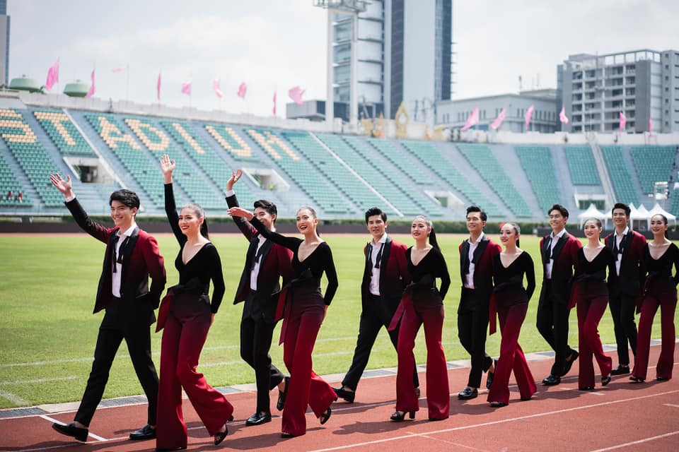 ชุดเชียร์ลีดเดอร์ ธรรมศาสตร์