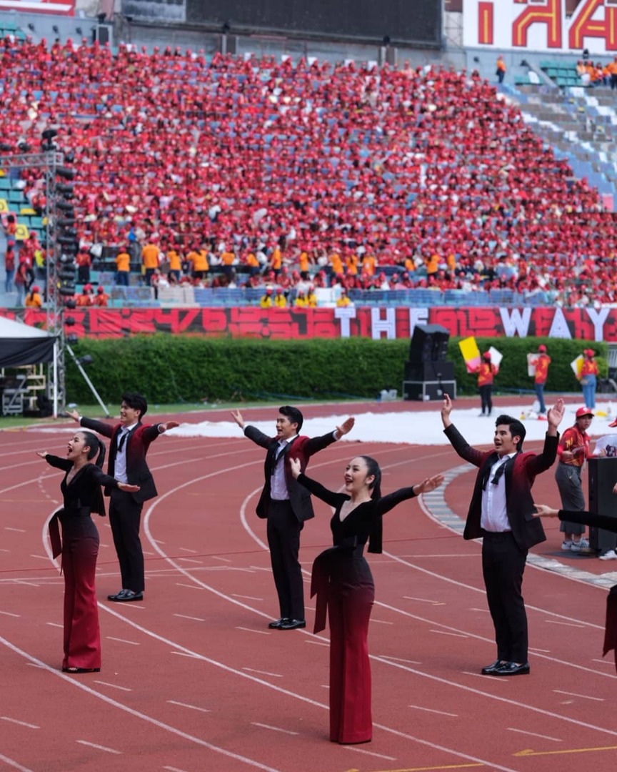 ชุดเชียร์ลีดเดอร์ ธรรมศาสตร์